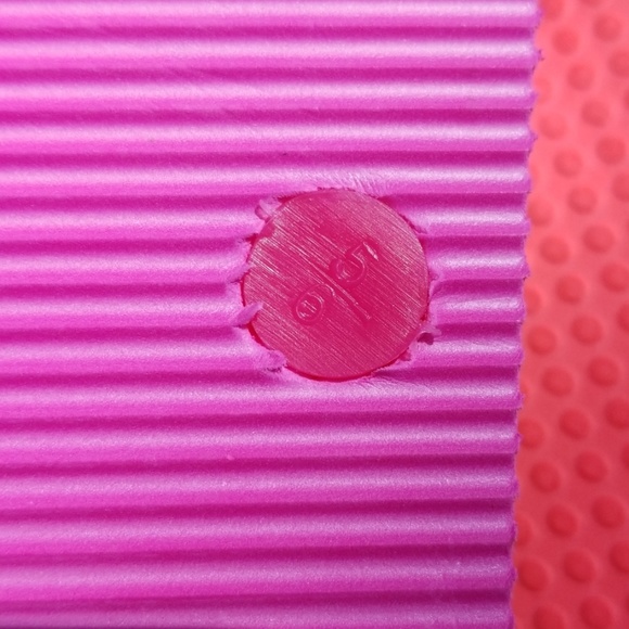 Pairs of Flip Flops both brand new size 5/6 - Picture 2 of 3